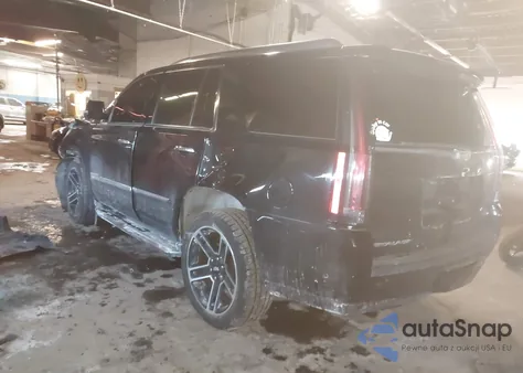 2017 Cadillac Escalade Luxury z USA, uszkodzony, nr VIN 1GYS4BKJ4HR167221